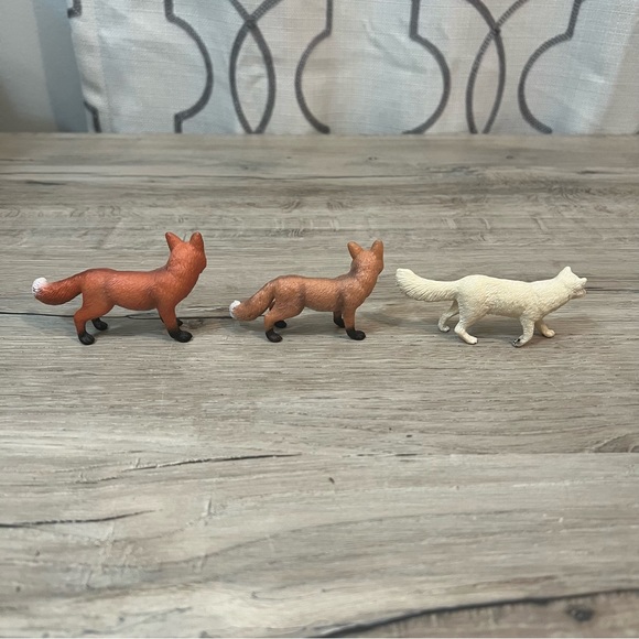 Fox Toy Figurines Lot of 5 - Picture 7 of 9
